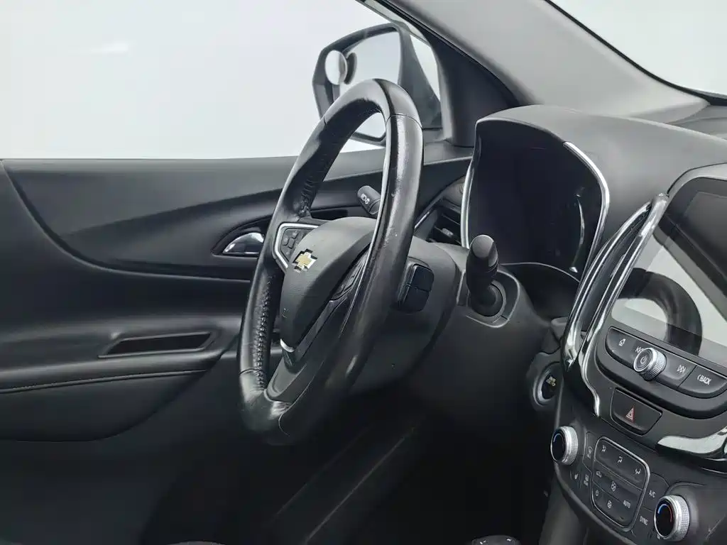 Chevrolet Equinox — миниатюра 22