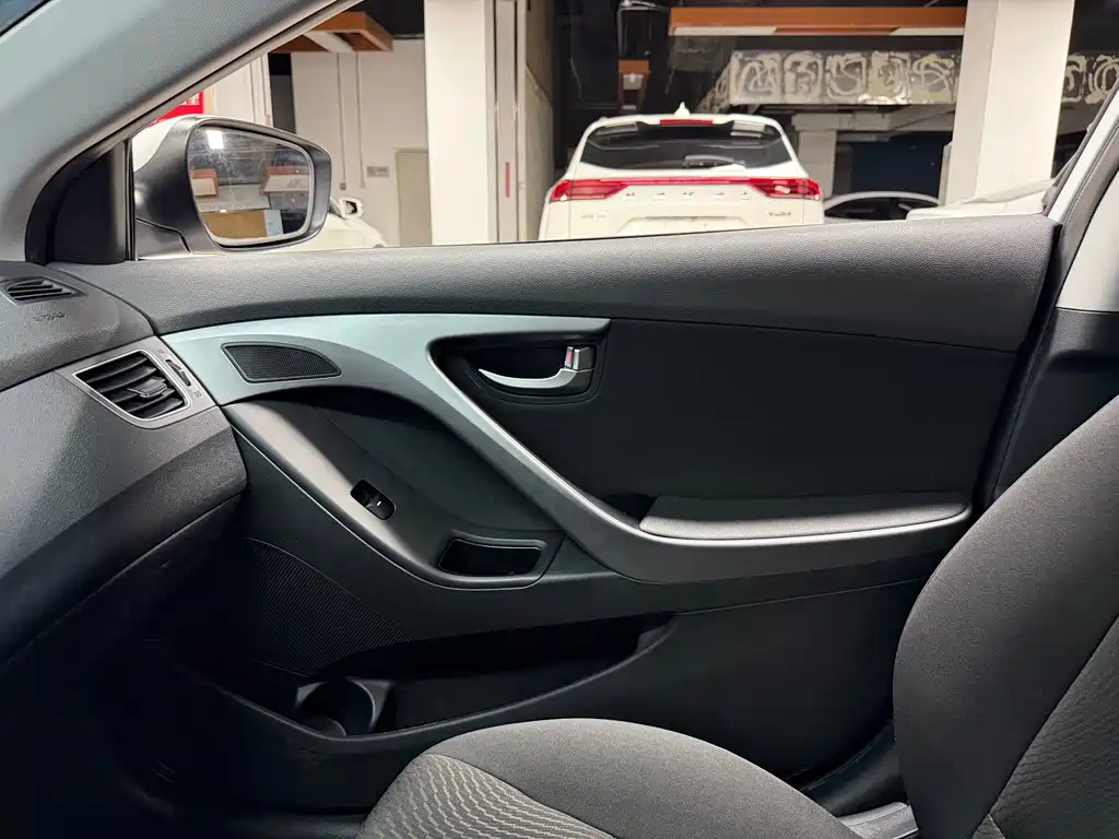 Hyundai Elantra Langdong — миниатюра 12