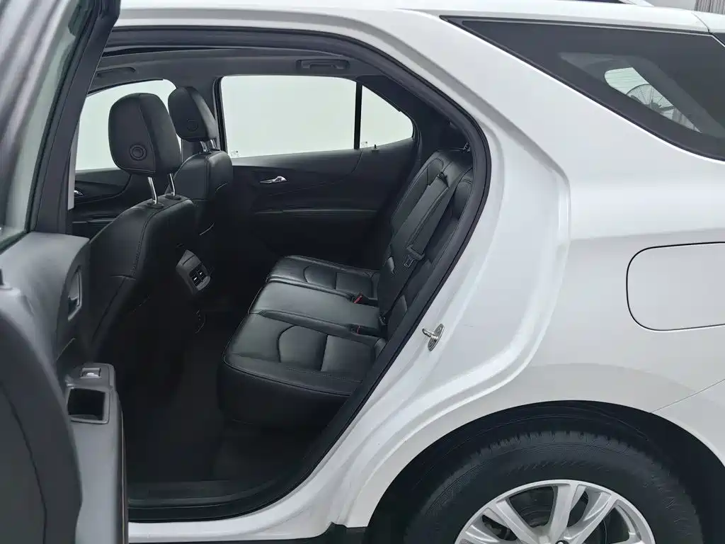 Chevrolet Equinox — миниатюра 15