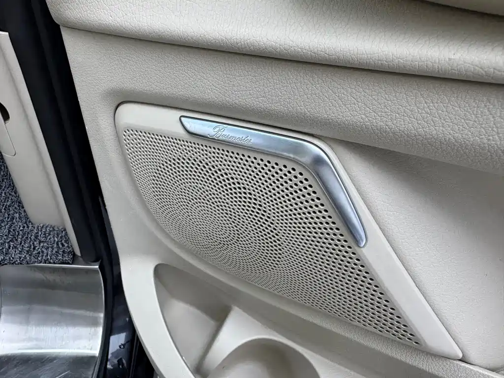 Mercedes-Benz V-Class — миниатюра 16