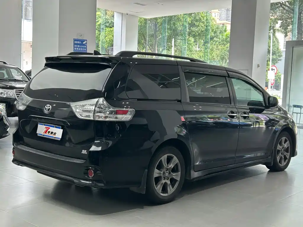 Toyota Sienna — миниатюра 15