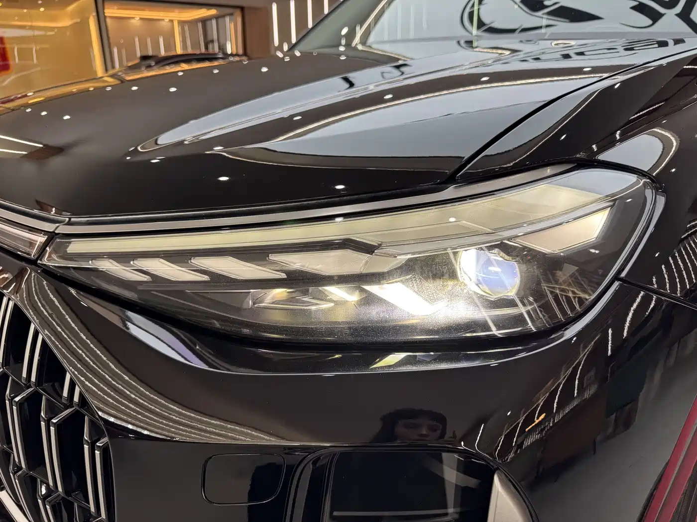 Audi Q6 2023 Черный из Китая, фото 2
