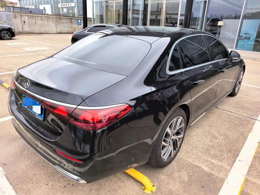 Mercedes-Benz E-Class — миниатюра 8