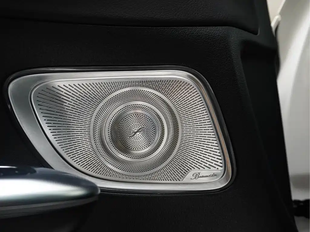 Mercedes-Benz C-Class — миниатюра 11