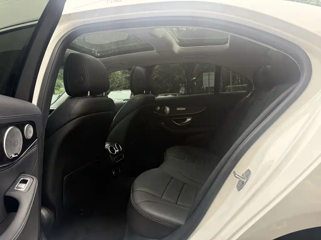 Mercedes-Benz C-Class — миниатюра 6