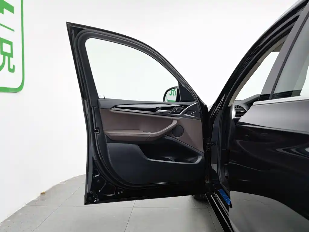 BMW X3 — миниатюра 8