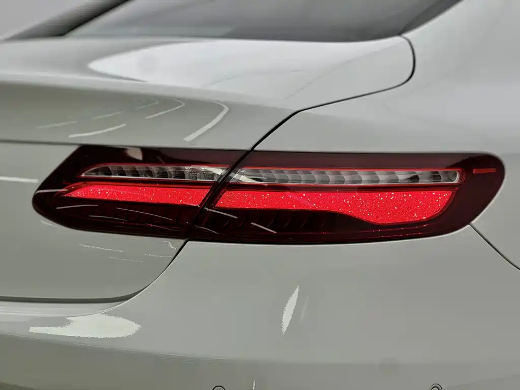 Mercedes-Benz E-Class (Import) — миниатюра 14