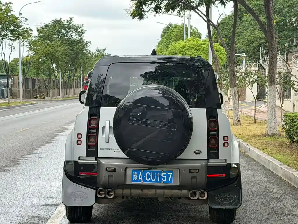 Land Rover Defender — миниатюра 8
