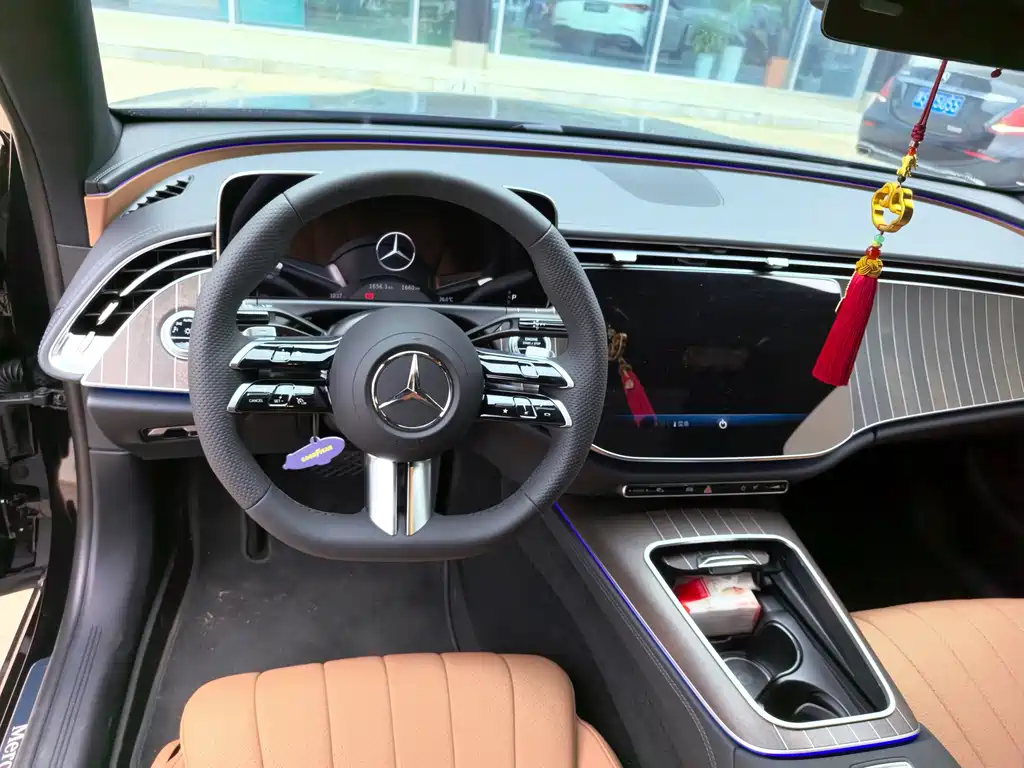 Mercedes-Benz E-Class — миниатюра 3