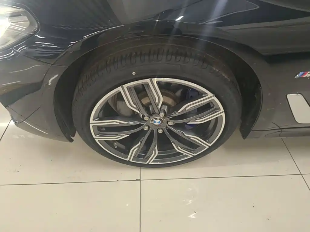 BMW 5 Series — миниатюра 23
