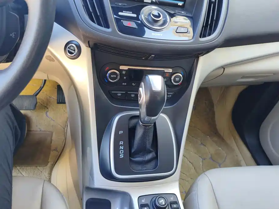 Ford Kuga — миниатюра 16