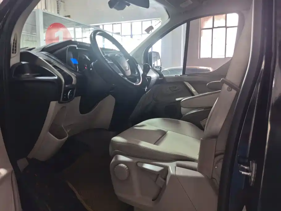 Ford Tourneo — миниатюра 9