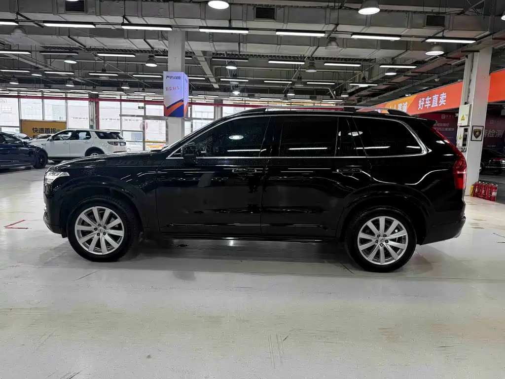 Volvo XC90 2018 T5 5 мест