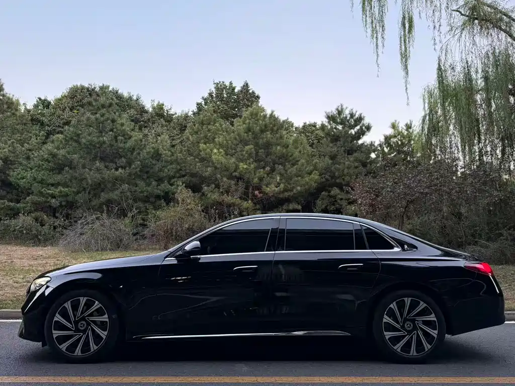 Mercedes-Benz E-Class — миниатюра 11