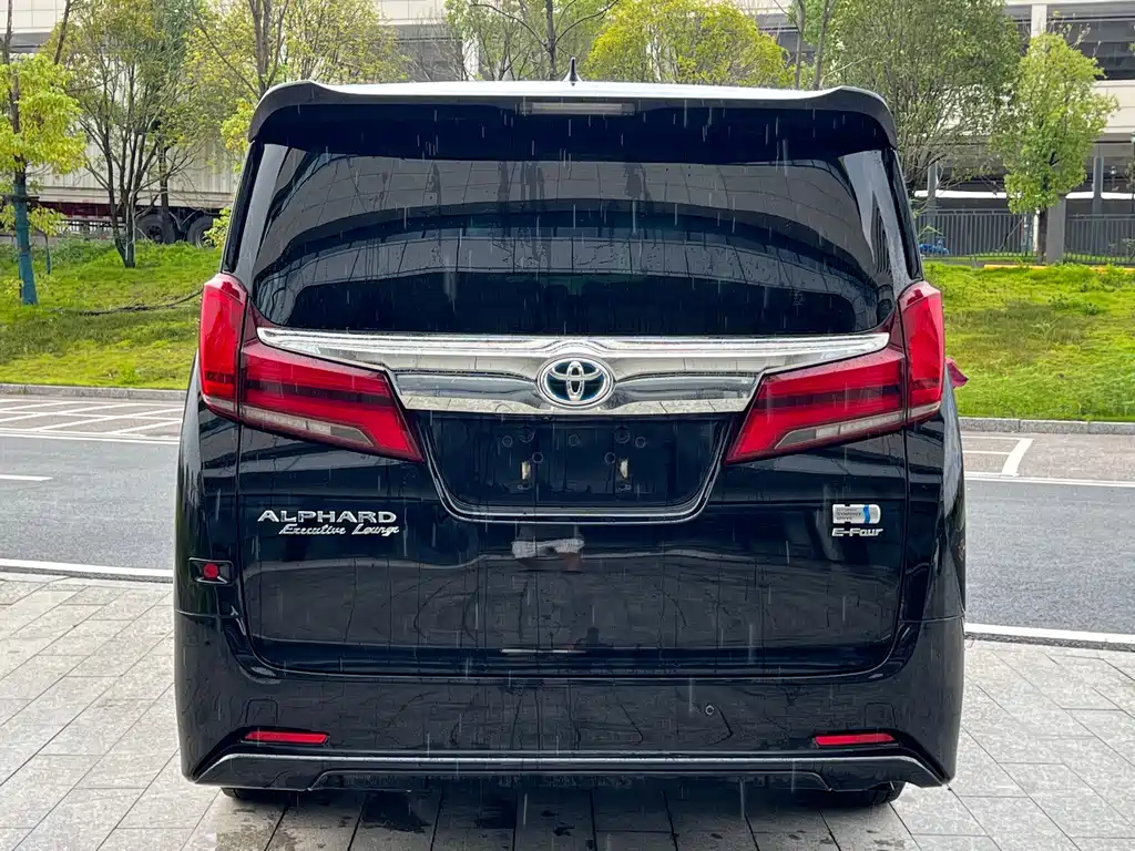 Toyota Alphard — миниатюра 5
