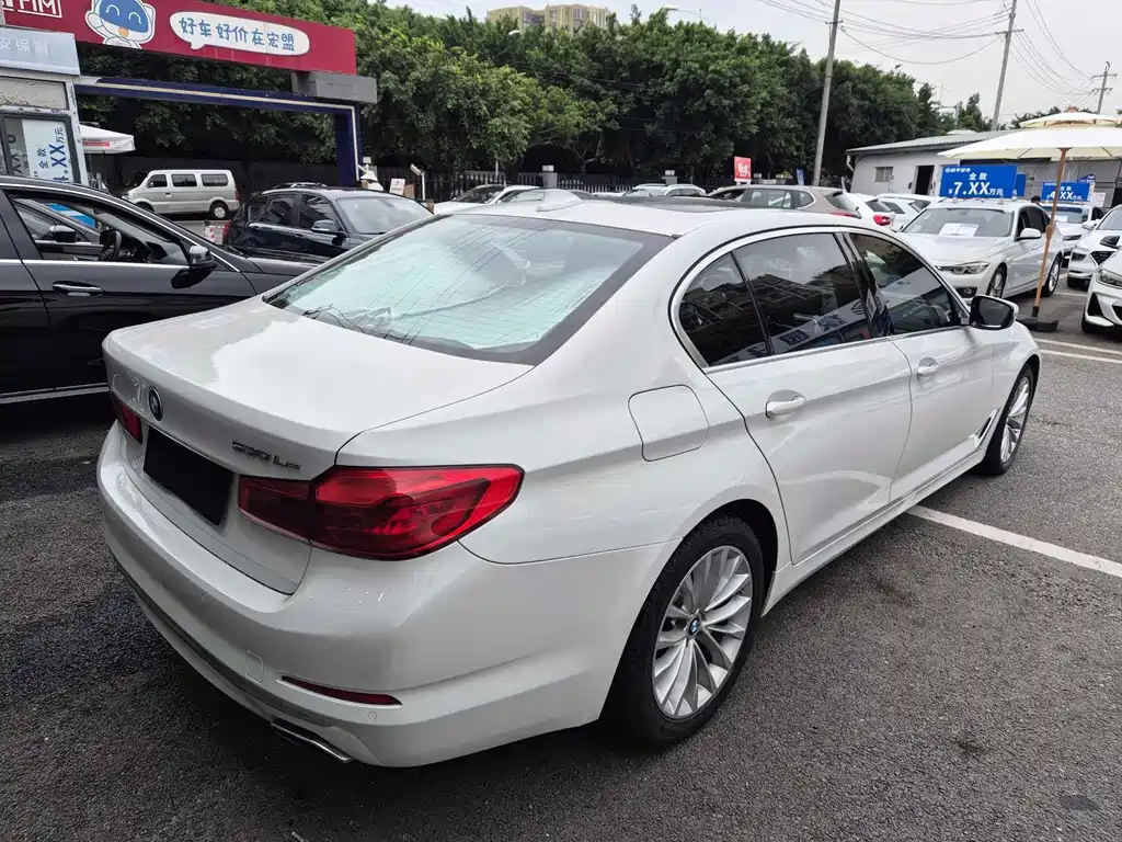 BMW 5 Series New Energy — миниатюра 9