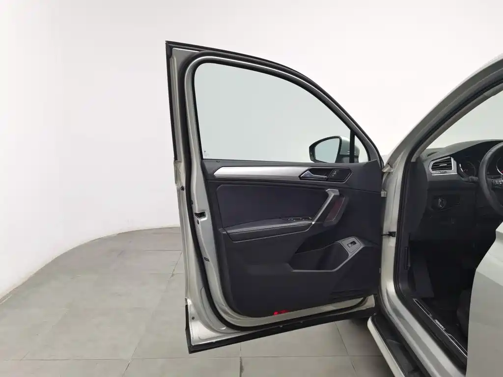Volkswagen Tiguan L — миниатюра 8