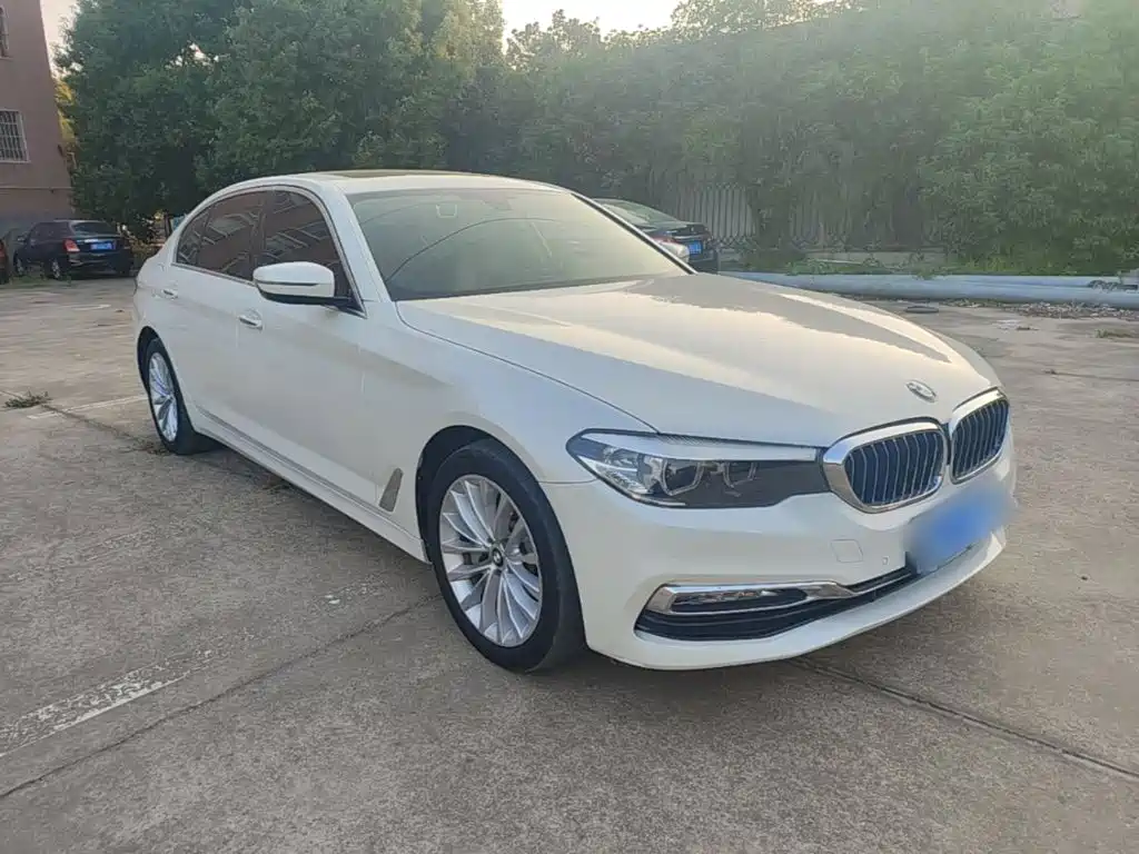 BMW 5 Series — миниатюра 4