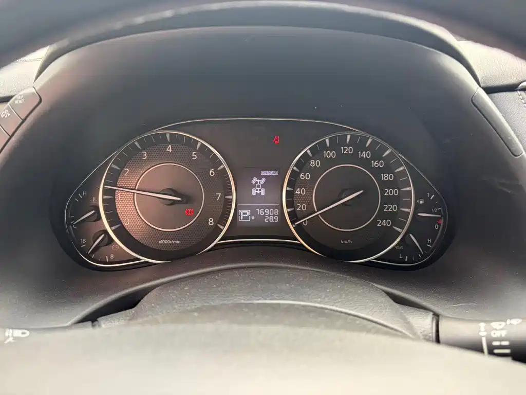 Nissan Patrol — миниатюра 16