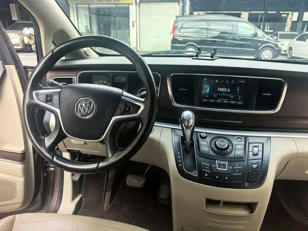 Buick GL8 — миниатюра 7