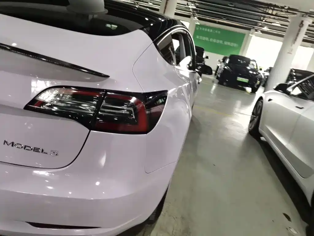 Tesla Model 3 — миниатюра 8