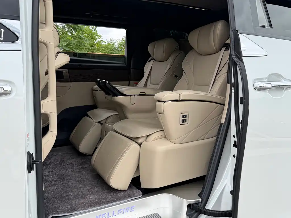 Toyota Vellfire — миниатюра 11