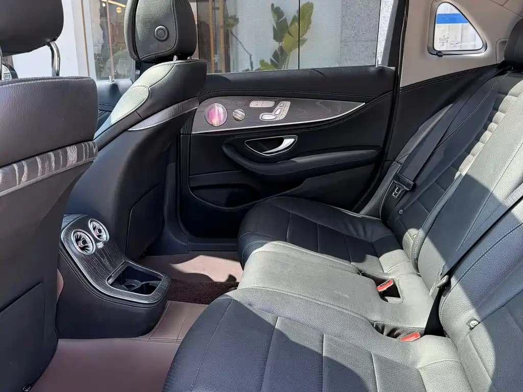 MERCEDES-BENZ E CLASS