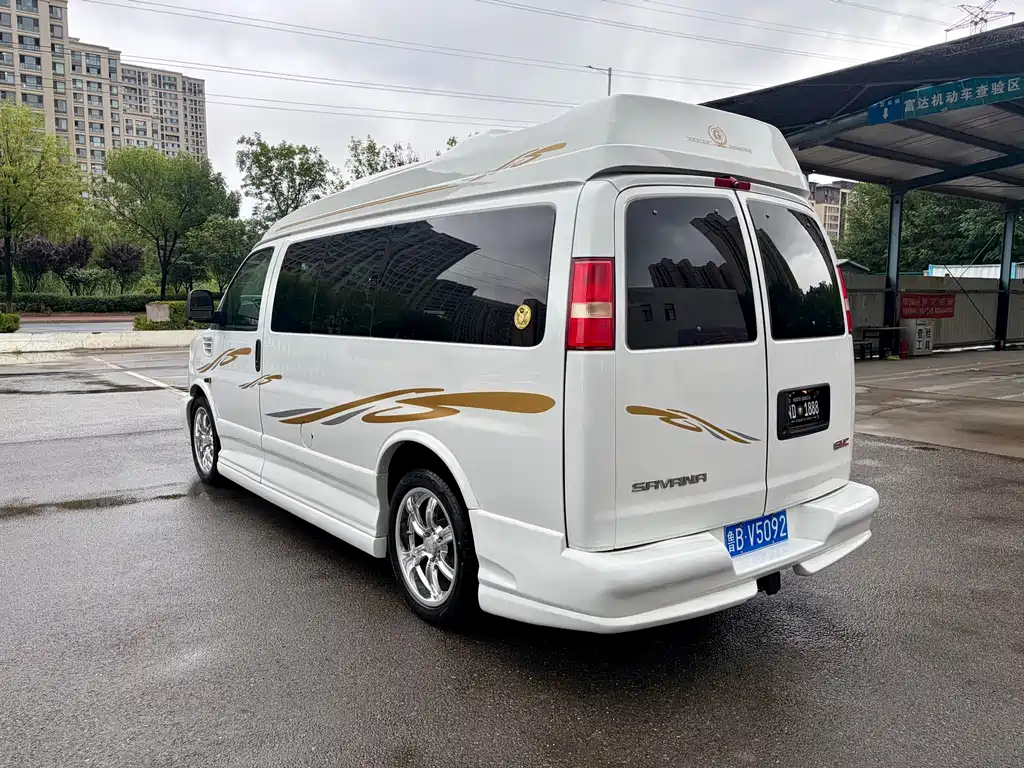 GMC Savana — миниатюра 4