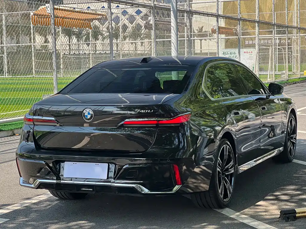 BMW 7 Series — миниатюра 6