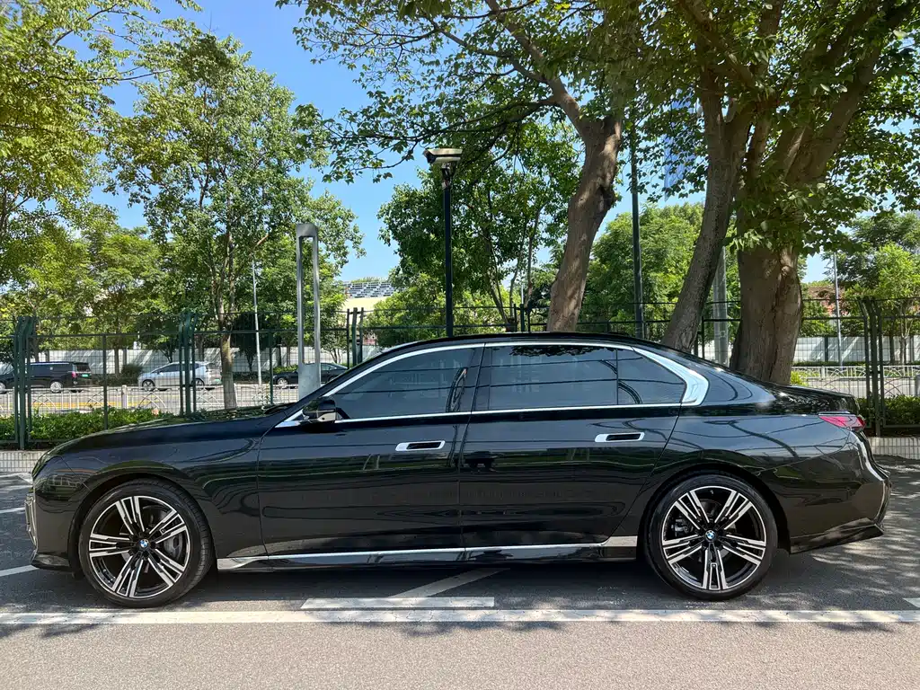 BMW 7 Series — миниатюра 7