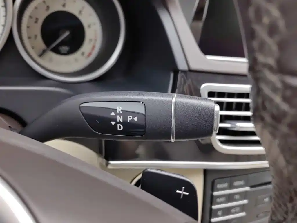 Mercedes-Benz E-Class — миниатюра 13