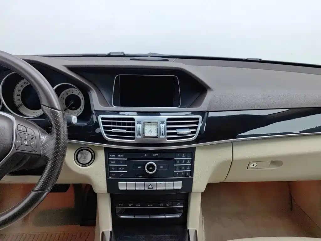 Mercedes-Benz E-Class — миниатюра 12