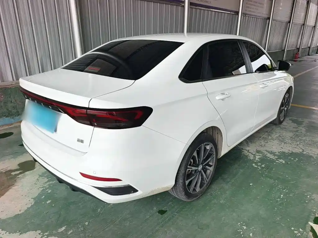 Geely Emgrand 2025 4 1.5L CVT Luxury