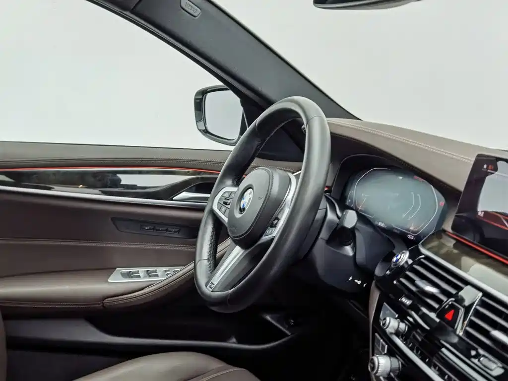BMW 5 Series — миниатюра 22