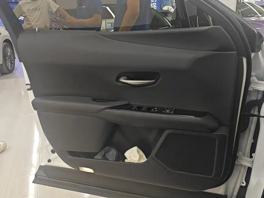 Lexus UX New Energy — миниатюра 7