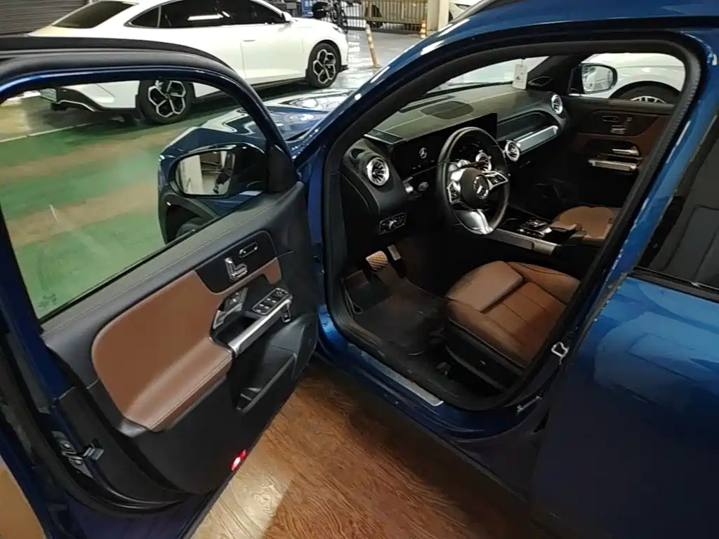 Mercedes-Benz GLB — миниатюра 16