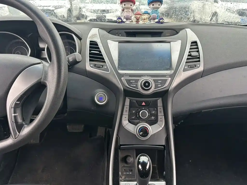 Hyundai Elantra Langdong — миниатюра 12