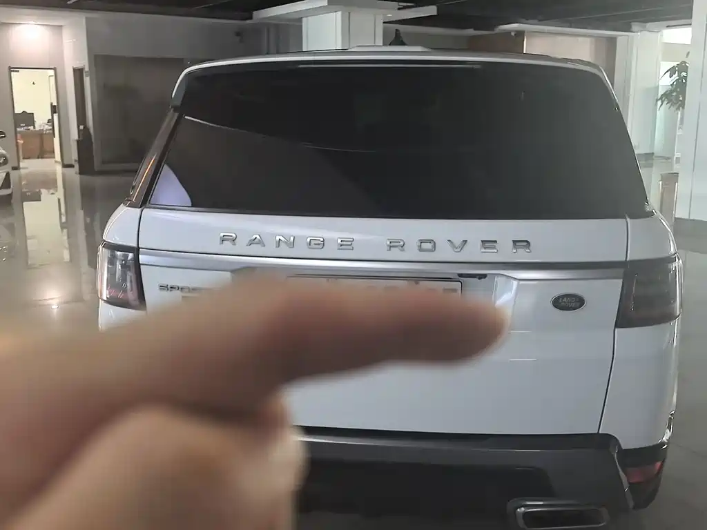 Land Rover Sport PHEV — миниатюра 7