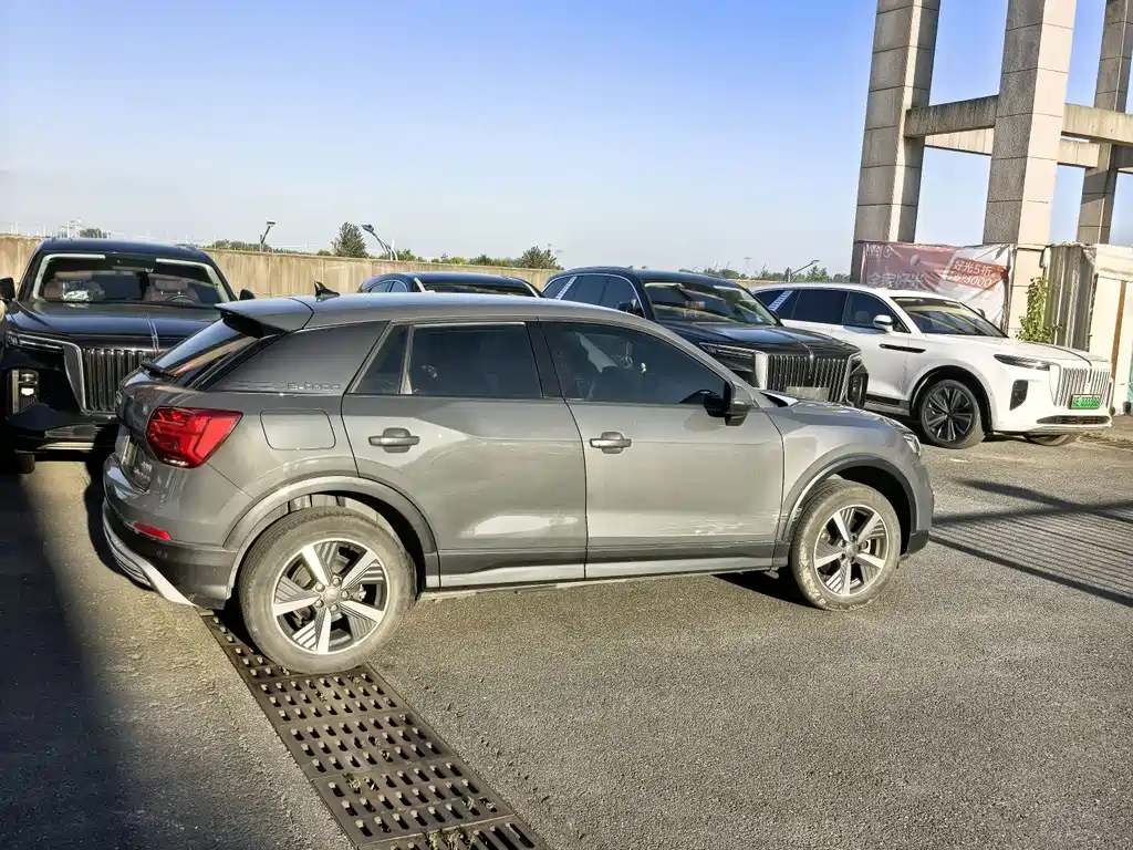 Audi Q2L e-tron — миниатюра 2