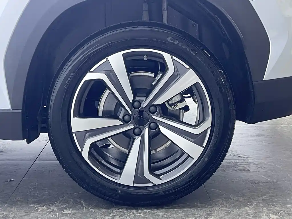 Geely Boyue L — миниатюра 10