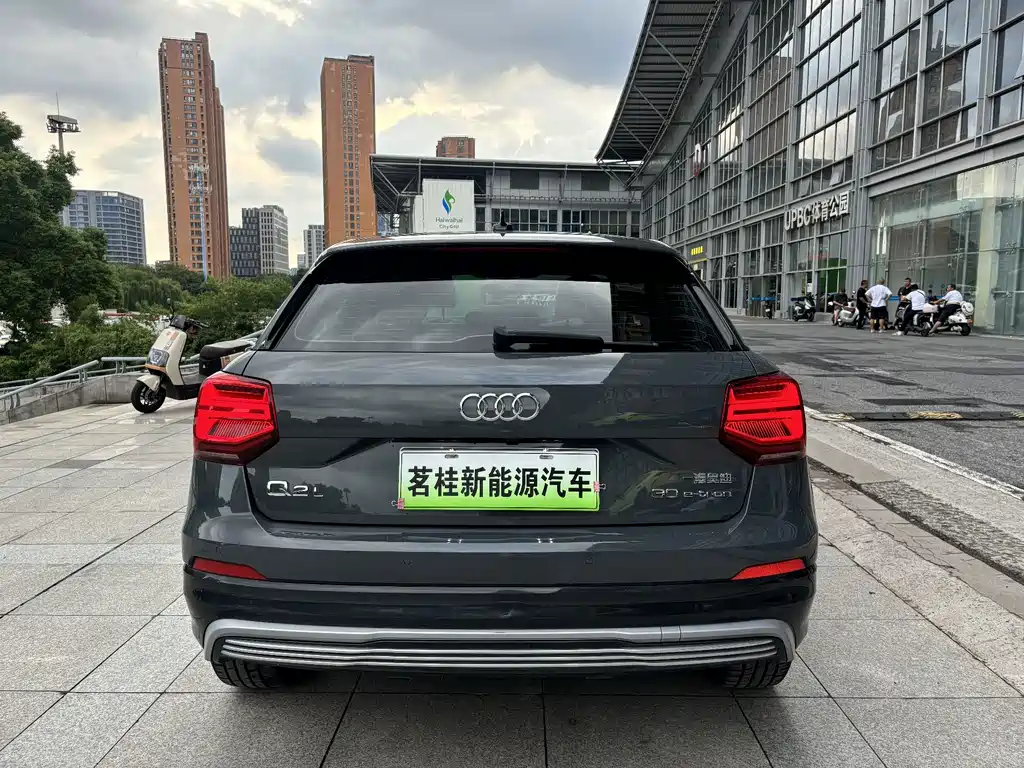 Audi Q2L e-tron — миниатюра 4