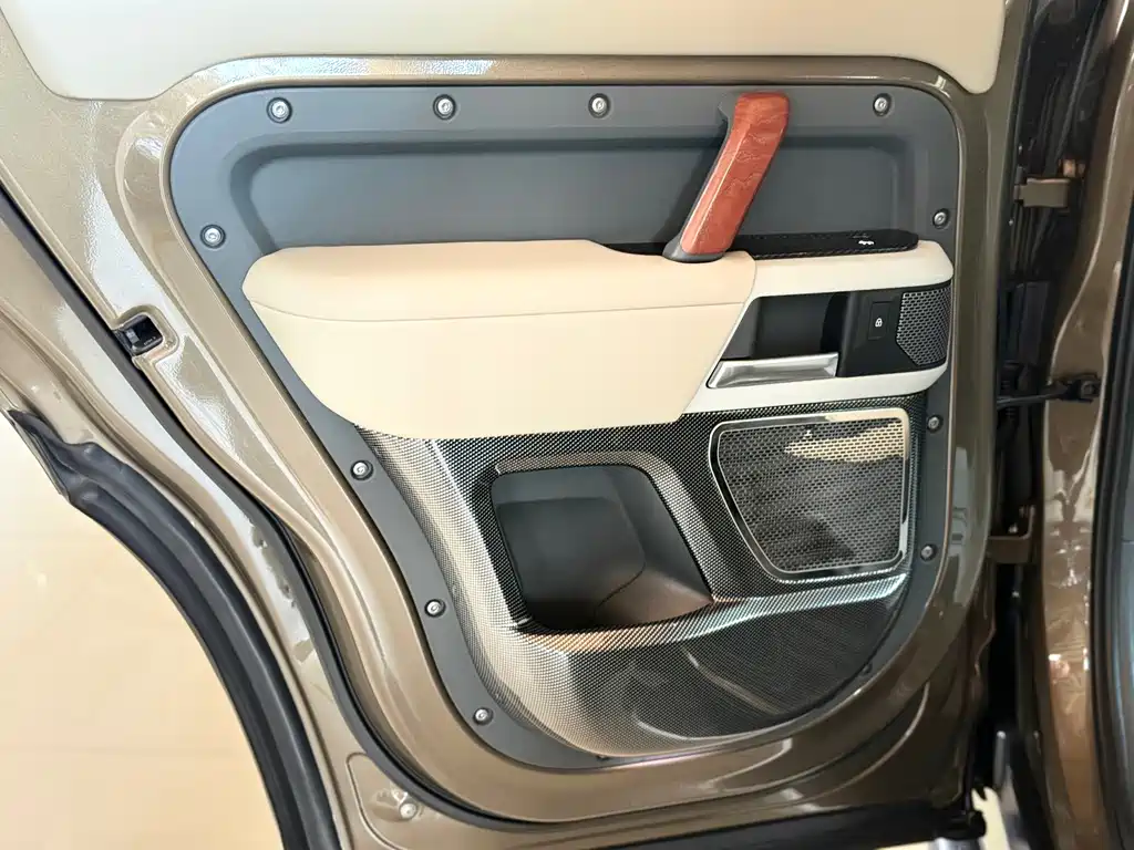 Land Rover Defender — миниатюра 12