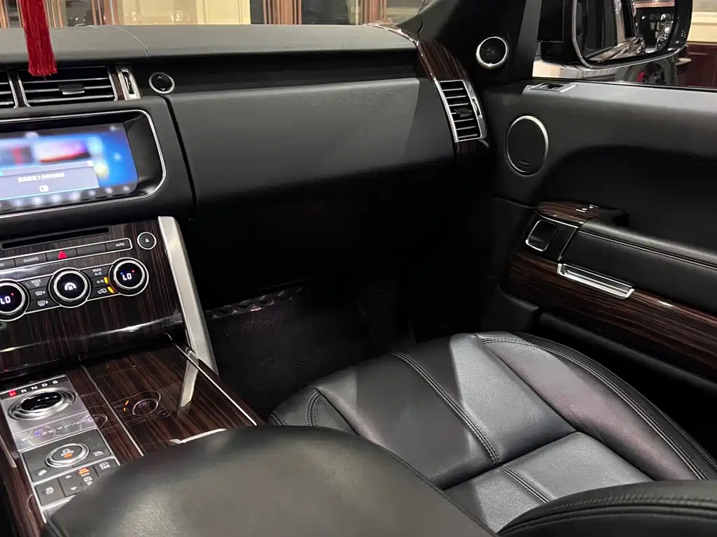 Land Rover Range Rover — миниатюра 20