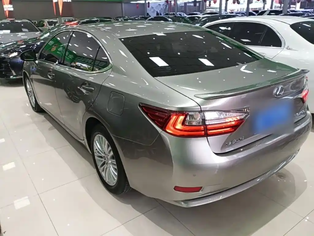 Lexus ES — миниатюра 23