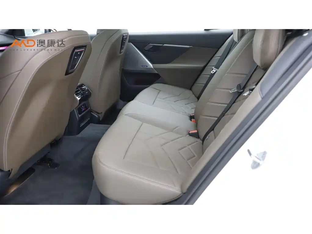 BMW 5 Series — миниатюра 7