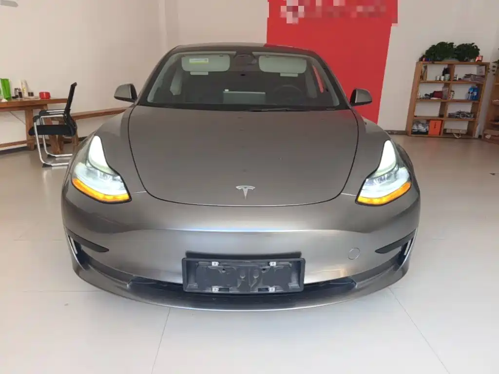 Tesla Model 3 — миниатюра 3