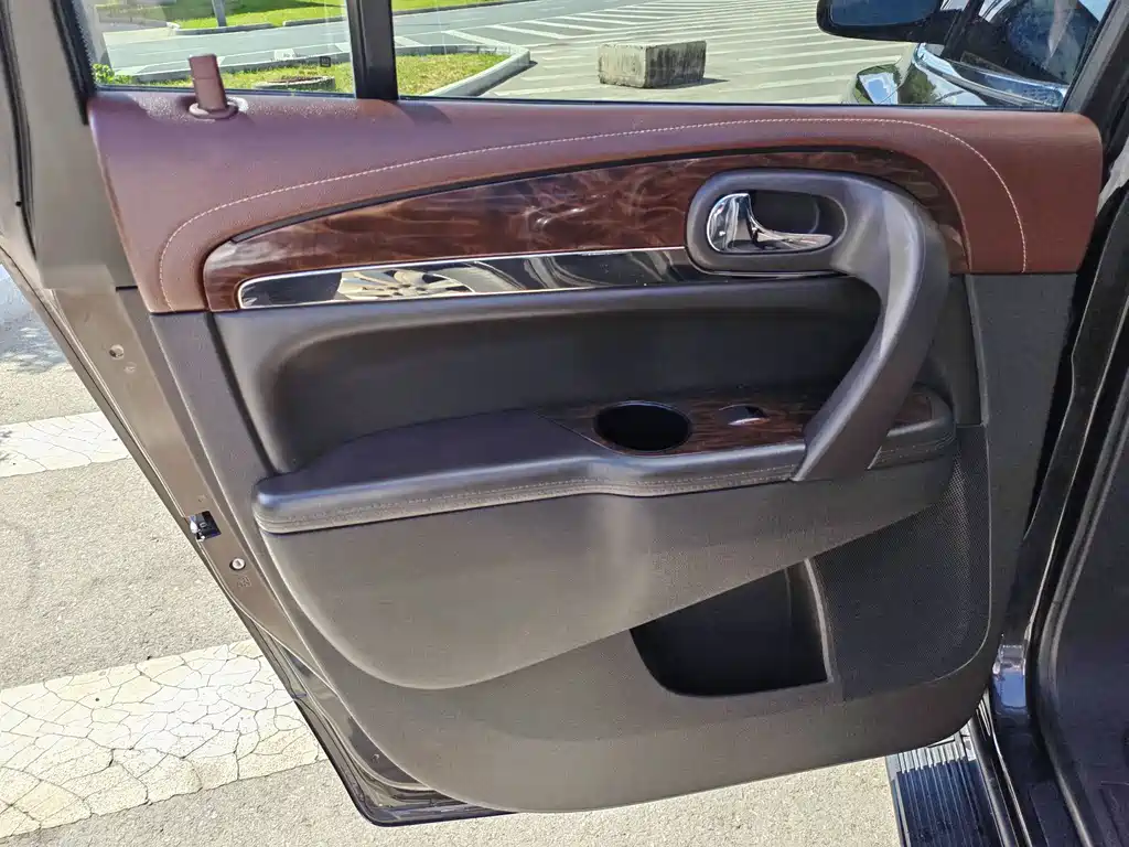 Buick Enclave — миниатюра 13