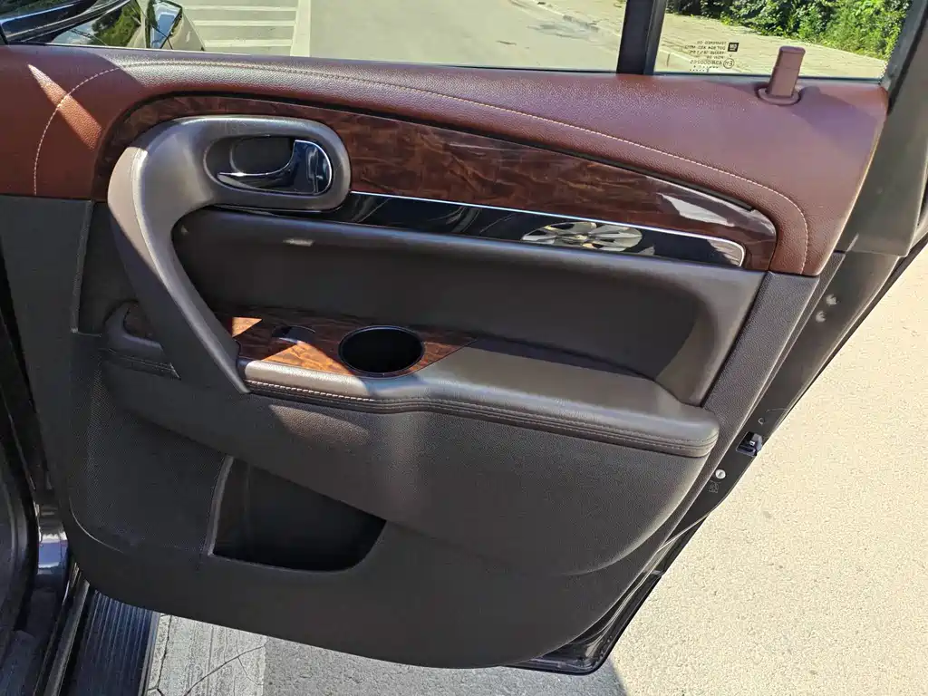 Buick Enclave — миниатюра 18