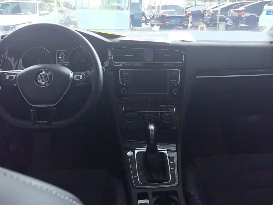 Volkswagen Golf — миниатюра 12