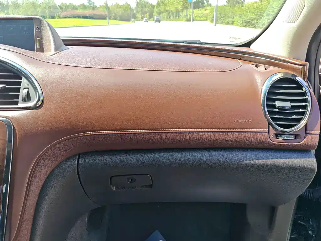 Buick Enclave — миниатюра 30